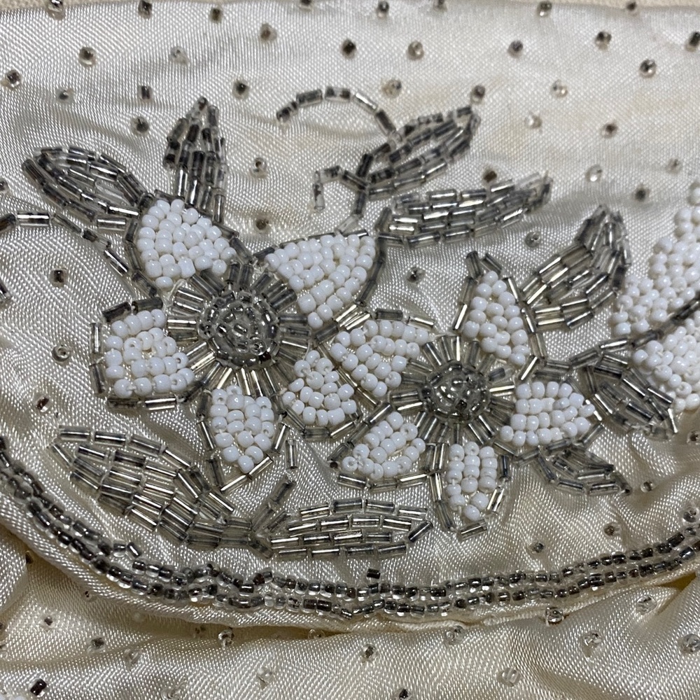 Vintage Dormar Elegant Beaded Clutch in Cream and Silver - Picture 6 of 7